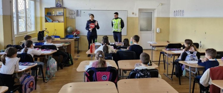 Polițiștii constănțeni  au desfășurat activități educativ-preventive la mai multe unități de învățământ din Constanța