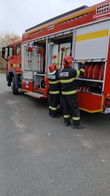 Incendiu la o mașină, lângă monumentul Tropaeum Traiani din Adamclisi