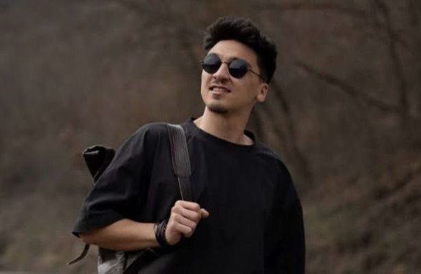 Un tânăr a pornit pe jos de la Timișoara la Constanța, într-o călătorie care va dura două săptămâni. Video 