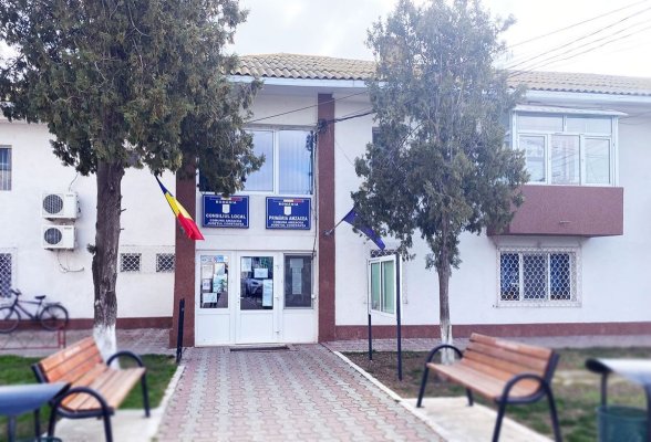 Primăria Amzacea, datoare vândută  la bugetul de stat... are de dat bani și la angajați!