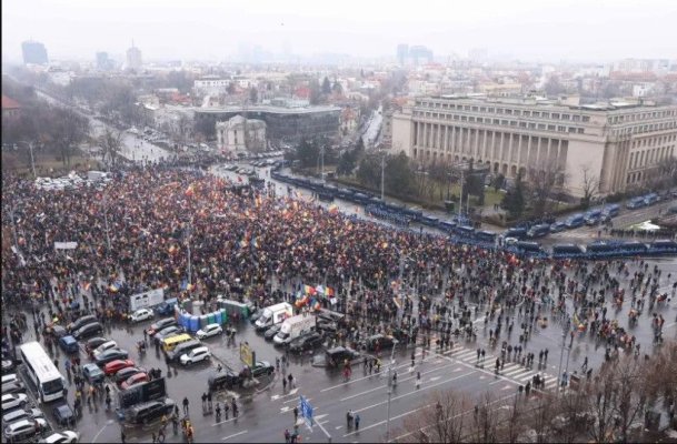 Aproximativ 30.000 de persoane au participat la mitingul AUR din București