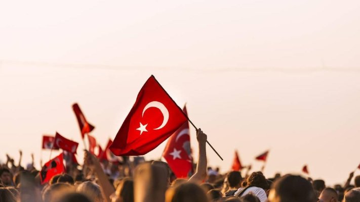 Peste 100 de persoane, reținute de poliție în timpul protestelor de la Istanbul de Ziua Femeii