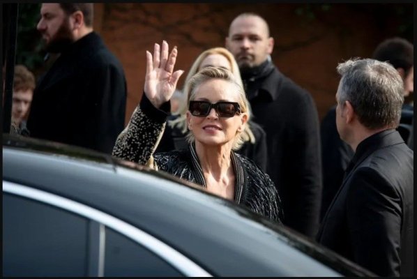 Sharon Stone acuză că a fost concediată fără niciun motiv dintr-un film ce urmează să apară în curând