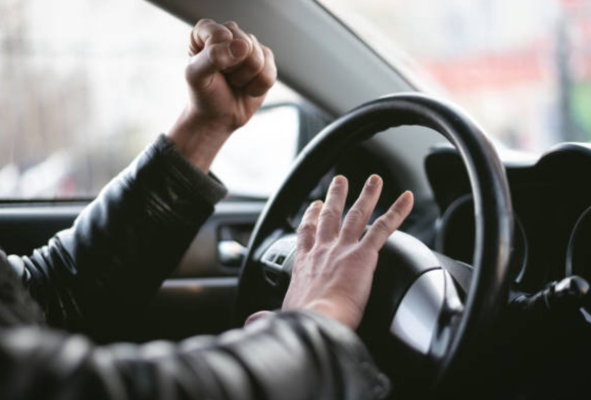 Noul Cod Rutier sancționează drastic „bizonii“ din trafic. Cum poți reclama un șofer agresiv
