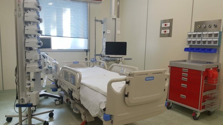 Un pacient a murit în curtea spitalului din Târgu Jiu, după 7 ore de transferuri între secții