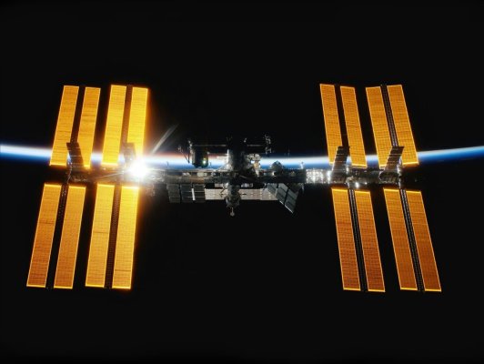 Cei doi astronauţi rămaşi blocaţi pe Stația Spațială Internațională se întorc, în sfârșit, pe Terra