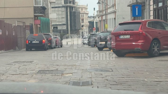 Străzile din Piața Ovidiu se degradează de la o zi la alta... din cauza nepăsării! Video