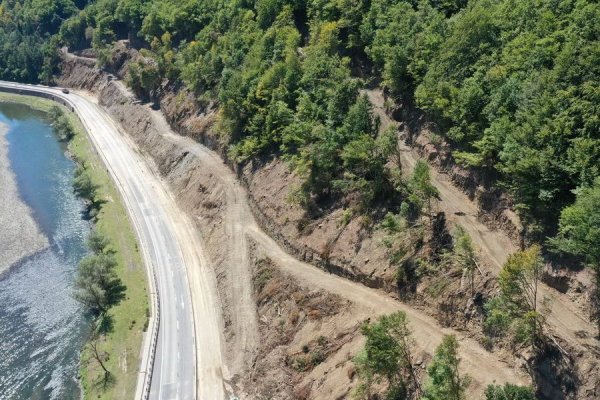 Traficul rutier pe Valea Oltului va mai fi închis pentru realizarea de lucrări în zonă