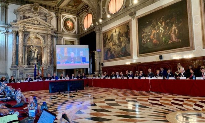 Comisia de la Veneția critică comasarea alegerilor de anul trecut din România