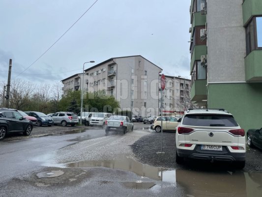 Locuitorii din Compozitori trebuie să cedeze o parte din teren Primăriei Constanța, pentru a avea trotuare. Video 