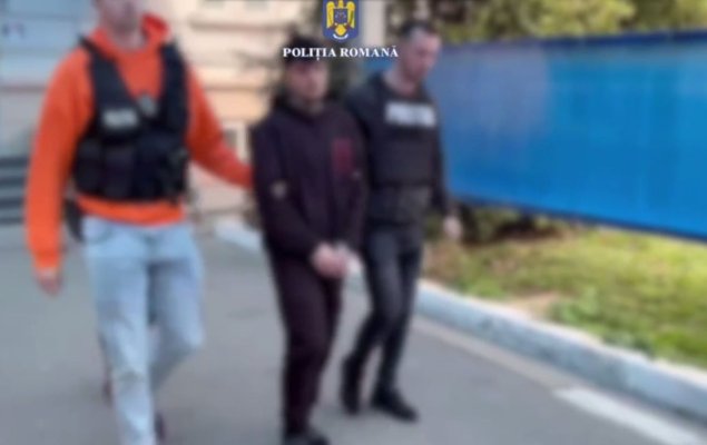 Hoț de 20 de ani, prins în flagrant de polițiști când fura un ceas din mall! Video
