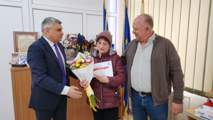 Seniorii din Agigea, premiați de primarul Cristian Cîrjaliu
