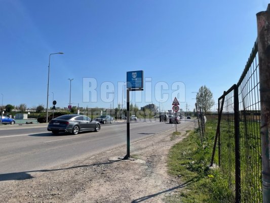 Bd. Aurel Vlaicu este plin de „stații“ de autobuz, dar fără... stație. Video 