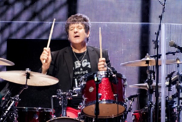 Doliu în lumea muzicii. A murit bateristul trupei Blondie