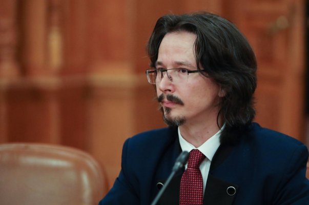 Fostul magistrat Cristi Danileț a reacționat după suspendarea hotărârii CCR de anulare a alegerilor prezidențiale