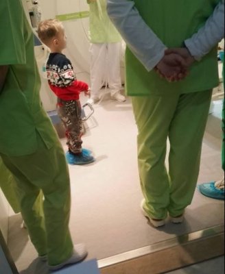 Îi aude cineva? Părinții unui copil cu autism din Constanța caută ajutor pentru tratament