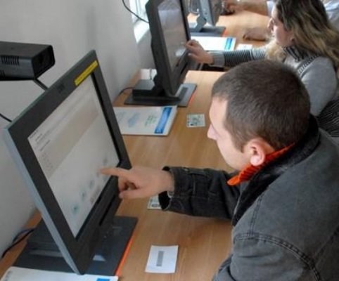 Șoferii care trec la o categorie superioară de permis ar putea scăpa de examenul teoretic