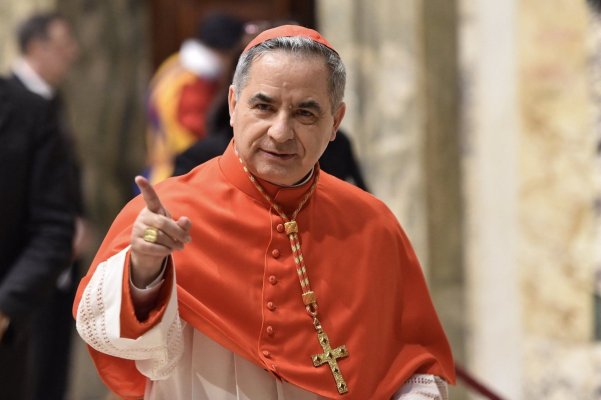 Un cardinal condamnat la 5 ani de închisoare vrea să participe la conclav și să aleagă noul papă