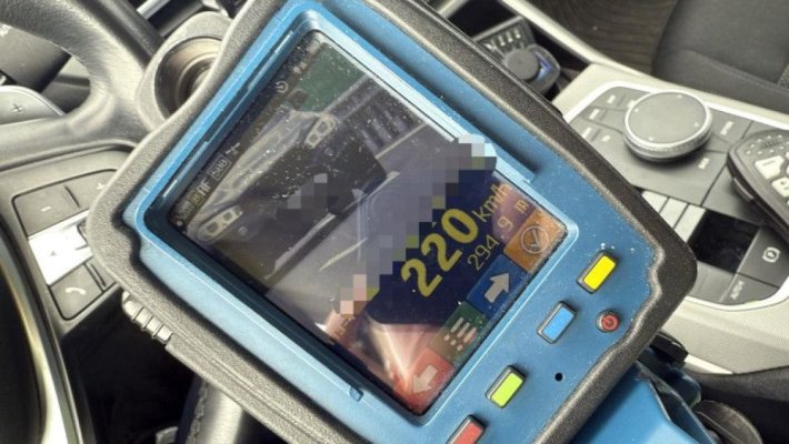 Şofer de 33 de ani, depistat de polițiști cu 220 km/h, pe Autostrada A1
