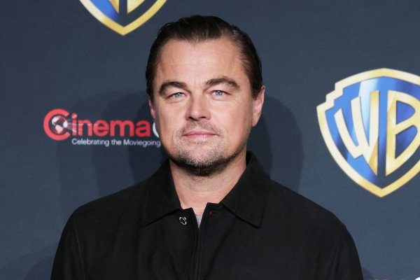 Leonardo DiCaprio nu vrea să-și accepte vârsta. Și-a vopsit firele albe ca să pară mai tânăr