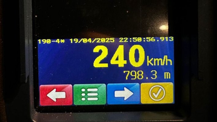 Șofer de 22 de ani, prins conducând cu 240 de km/h, pe Autostrada A2