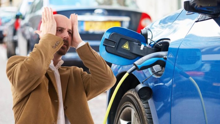 Românii nu-și mai cumpără mașini electrice, iar de Tesla nici nu vor să audă