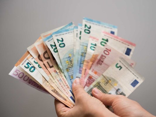 Bursele europene au scăzut joi, deşi economia zonei euro a depăşit aşteptările; BCE a menţinut dobânda cheie neschimbată
