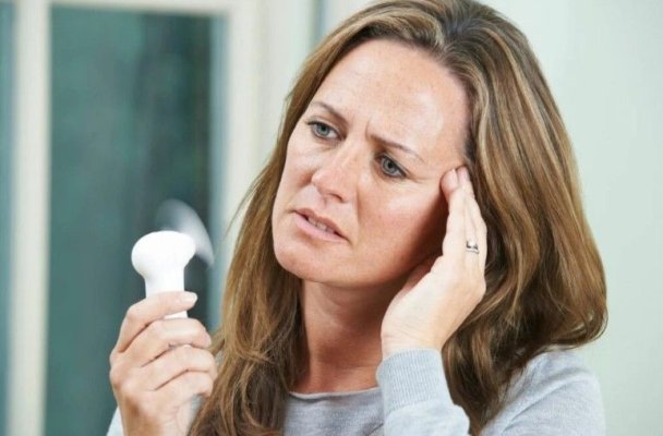 Studiu: Menopauza târzie este legată de un risc mai mare de astm bronșic