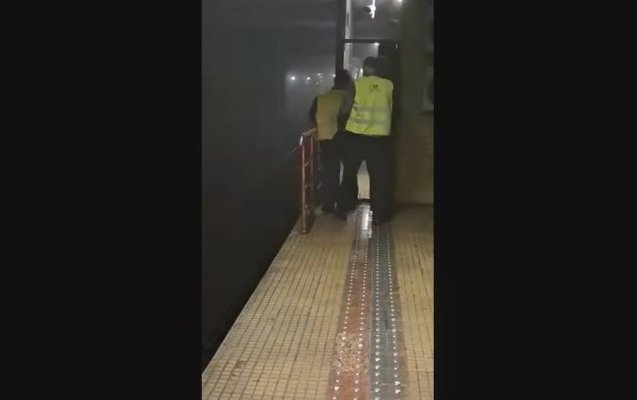 Circulație oprită la metrou, după degajări de fum între stațiile Timpuri Noi și Piața Unirii 1