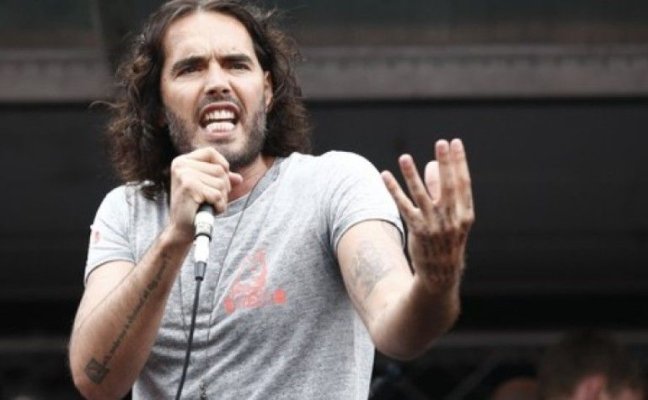 Russell Brand a fost pus sub acuzare pentru viol