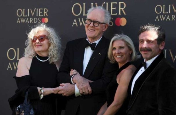 Giant, un spectacol despre Roald Dahl, și un musical despre Benjamin Button au strălucit la Olivier Awards 2025