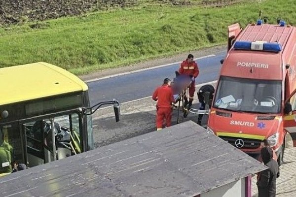 Șofer de autobuz, atacat ca-n Vestul Sălbatic. Are maxilarul praf și abia mai poate vorbi