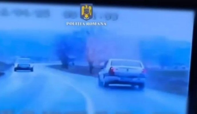 O tânără fără permis, urmărită în trafic de Poliţie, după ce a furat o mașină și a alimentat fără să plătească. Video