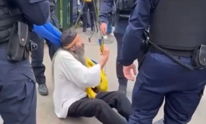Stegarul Dac a vrut să intre la Cotroceni, peste delegația Congresului SUA. Jandarmii au intervenit. Video