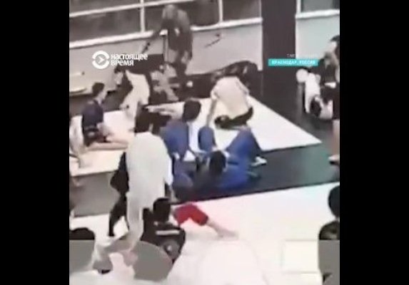 Poliția rusă a luat cu asalt o sală de sport, pentru a-i trimite pe bărbați în armata lui Putin. Video