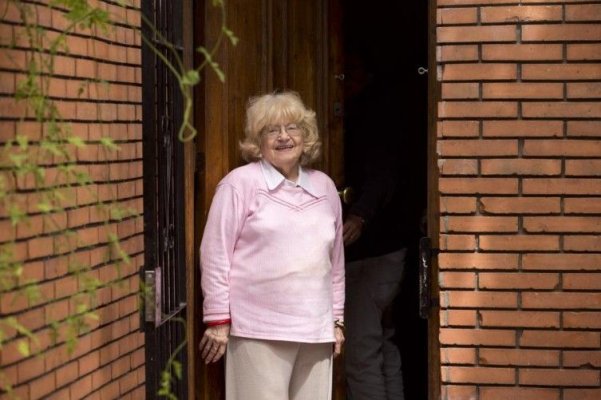 Papa Francisc s-a făcut preot pentru că femeia pe care a iubit-o l-a refuzat. Cine este Amalia