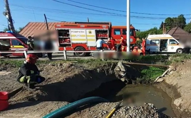 Tragedie! Doi frați de 4 și 6 ani au murit, după ce au căzut într-o groapă plină cu apă de pe un șantier