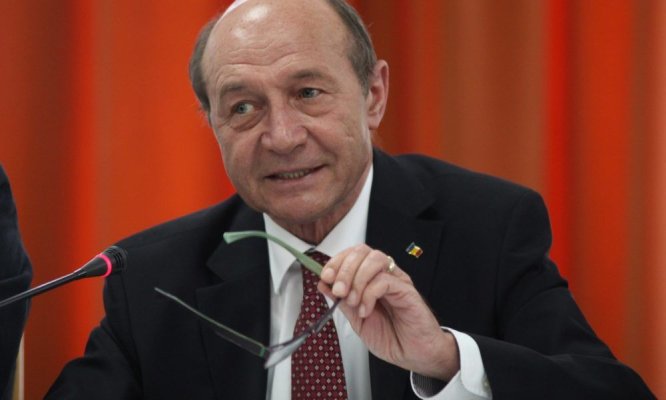 Traian Băsescu, despre scumpirea carburanților: O soluție corectă ar fi ca Guvernul să nu intervină