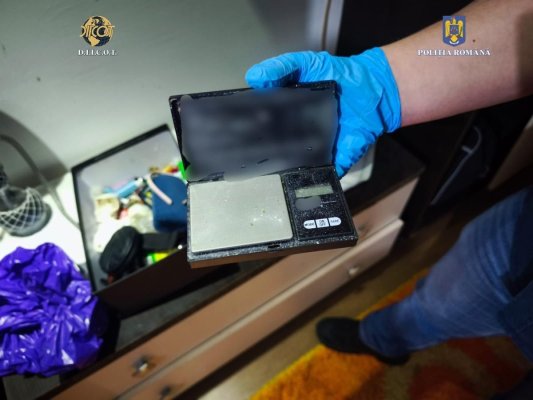 Persoană din Constanța, reținută pentru trafic de droguri de mare risc și proxenetism