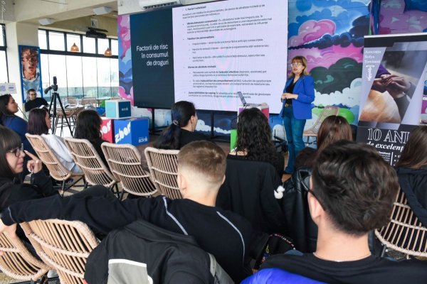 50 de elevi ambasadori SAVE, alături de profesori, au participat la cursul de formare „Educație pentru sănătate“