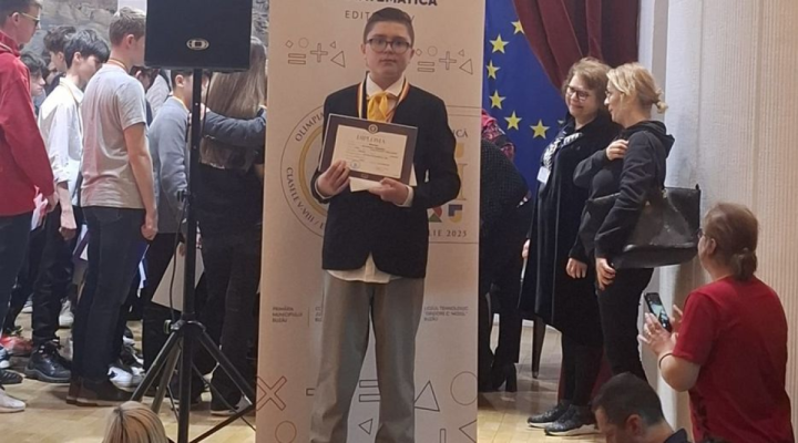 El este elevul de clasa a VII-a, din Năvodari, care a obținut medalia de argint la olimpiada de matematică! Video