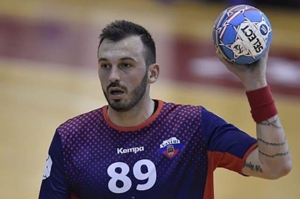 Cutremur în handbalul românesc: Un fost internațional a fost exclus din lot după ce a fost prins că juca la pariuri
