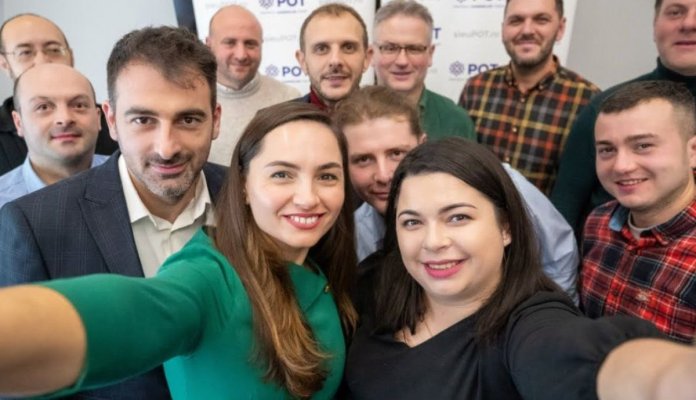 Partidul condus de Anamaria Gavrilă a dat o petrecere cu șampanie și cere decontarea din bani publici. AEP s-a autosesizat
