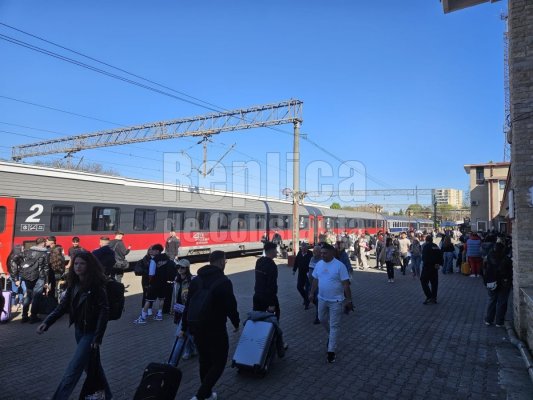Gara Constanța, luată cu asalt! Au sosit primii petrecăreți ai minivacanței de 1 Mai, pe litoral! Video