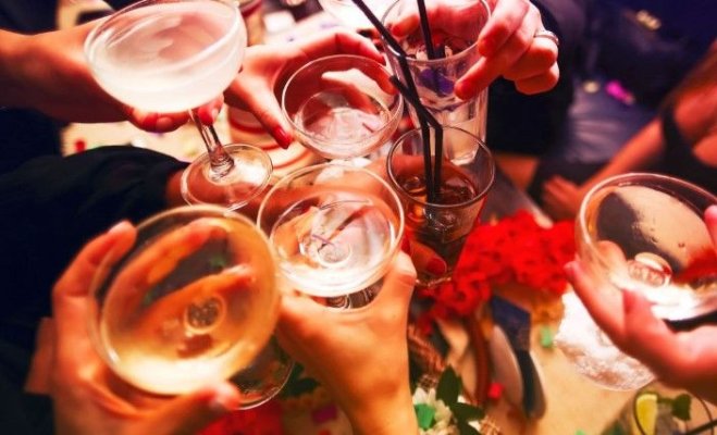 Consumul redus de alcool poate crește riscul de cancer și boli cardiovasculare