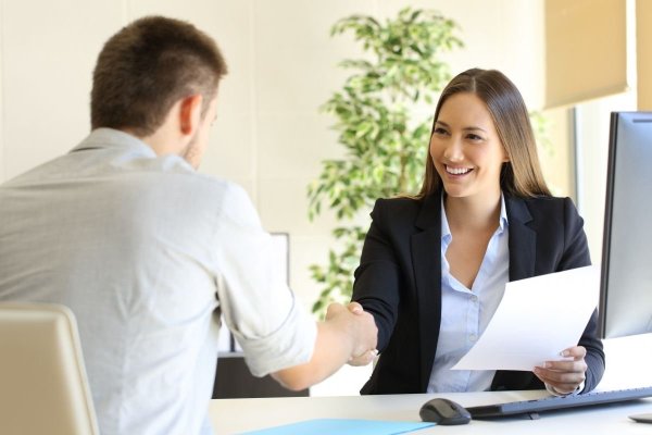 Care restructurare? Statul dă startul unei campanii de recrutare pentru aproape 1.000 de funcţionari