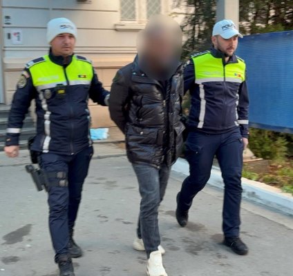 Un interlop beat a fost arestat după ce a spart un geam la secția de poliție! Video