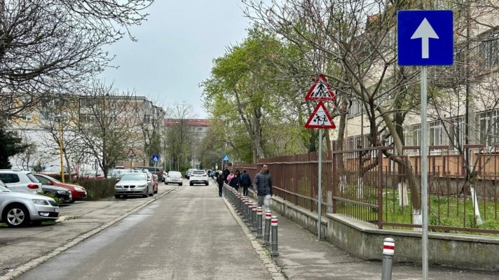 Noi reguli de circulație devin obligatorii începând de astăzi pe două străzi din cartierul Poarta 6