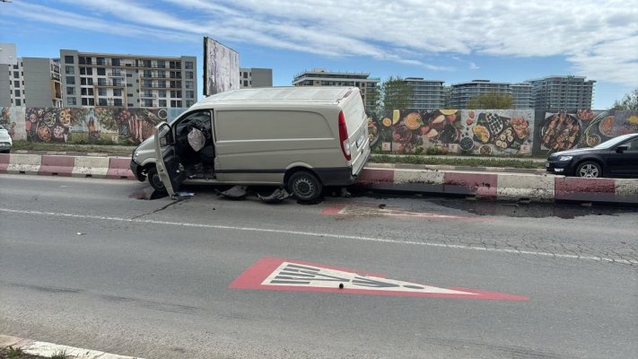 Accident cu trei autoturisme implicate, în zona Hanul Piraților