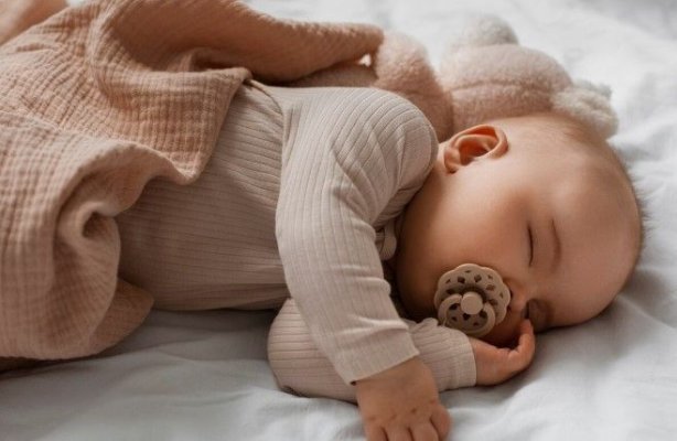 Cum ar trebui să doarmă bebelușii. Sfaturile surprinzătoare ale specialiștilor